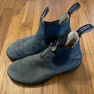 Great blundstones woman’s size 8